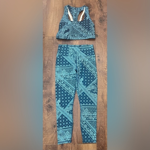 Fabletics activewear 2 two piece outfit women Sz small sports bra leggings - Picture 1 of 11